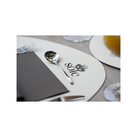 Tisch im Hotel Sole Elegantes Tisch-Setting im Boutique Hotel Sole in Sterzing – stilvolles Ambiente für genussvolle Momente in Südtirol.